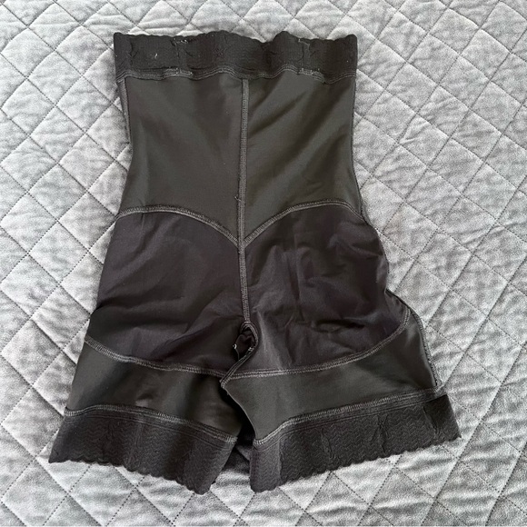 Meli belt faja shape wear shorts Small black hook & zip front - Picture 2 of 13